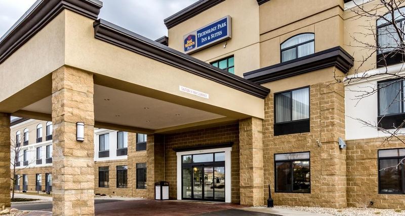 Holiday Inn Express & Suites Cedar Falls - Waterloo By Ihg Dış mekan fotoğraf