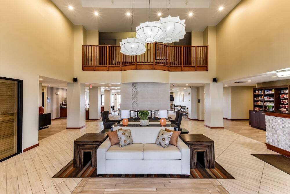 Holiday Inn Express & Suites Cedar Falls - Waterloo By Ihg Dış mekan fotoğraf